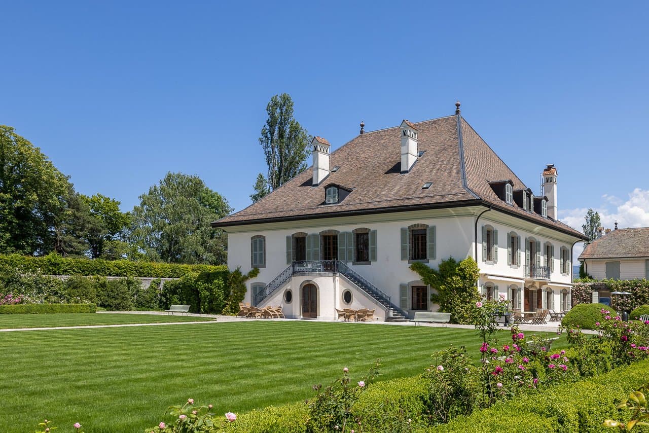 Historic Mansion with 50 Hectare Estate and Heated Swimming Pool 2