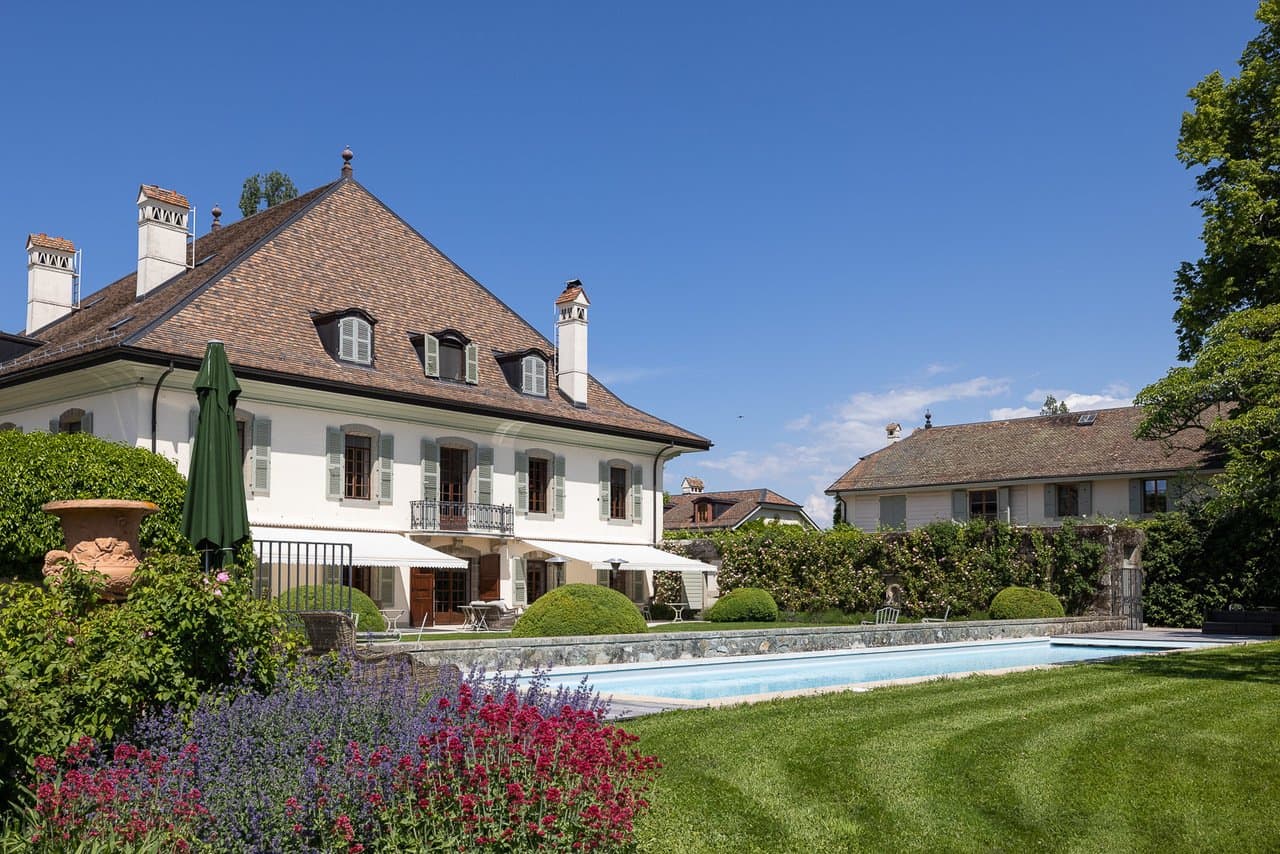 Historic Mansion with 50 Hectare Estate and Heated Swimming Pool 4
