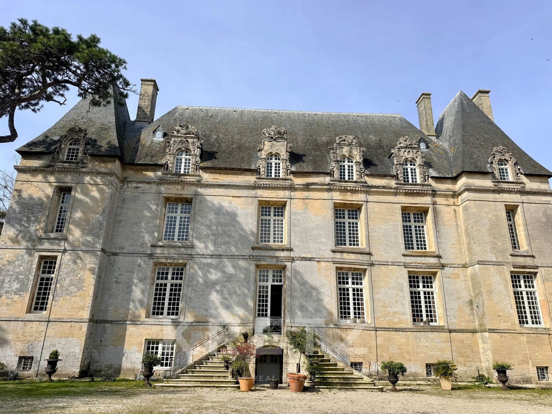 Historic 17th Century Château With 10 Bedrooms Near Juno Beach 2