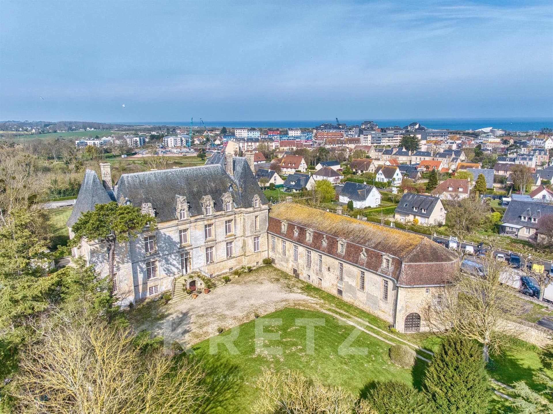 Historic 17th Century Château With 10 Bedrooms Near Juno Beach 5
