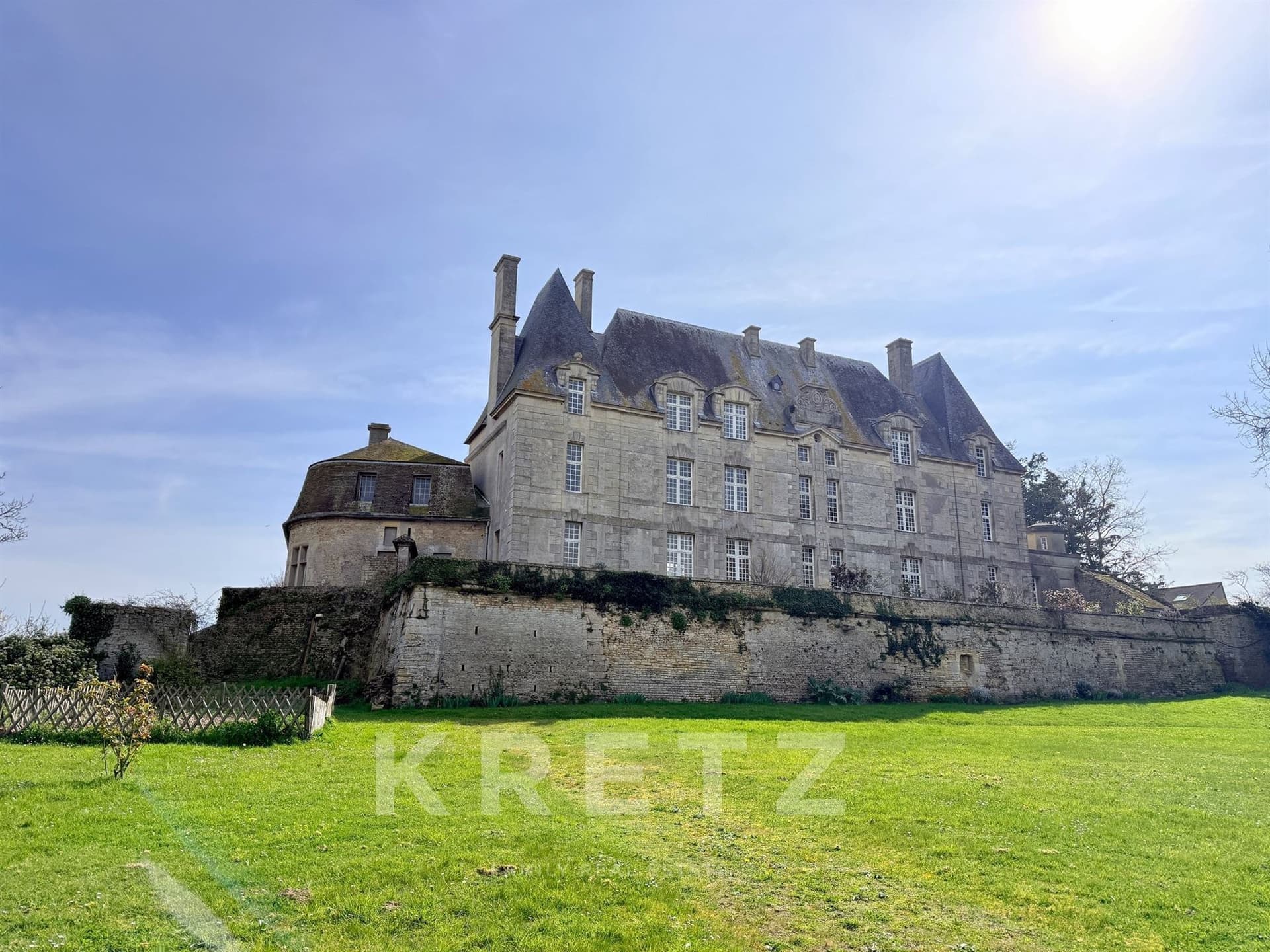 Historic 17th Century Château With 10 Bedrooms Near Juno Beach 3