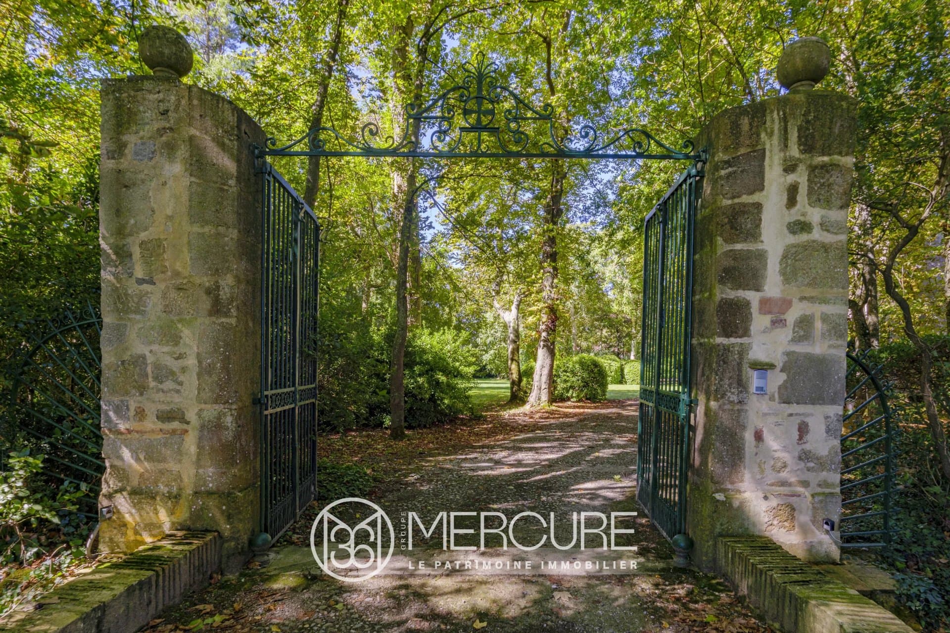 Exceptional 13th Century Château with Landscaped Park and Swimming Pool 4
