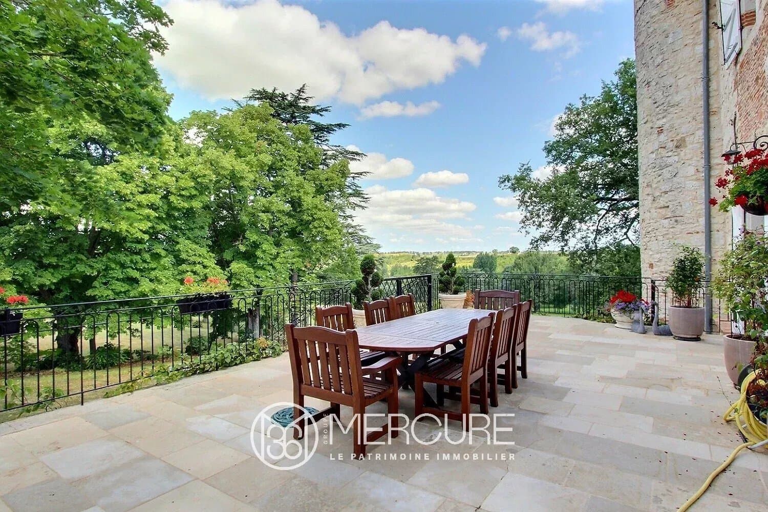 Elegant 18th Century Château With Heated Pool And Guest House 3