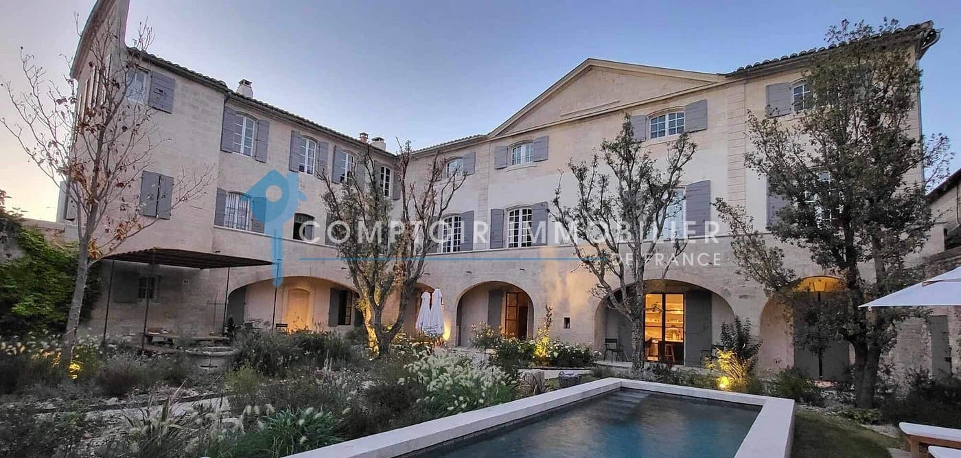 Exceptional Private Mansion With 11 Suites And Landscaped Garden 3
