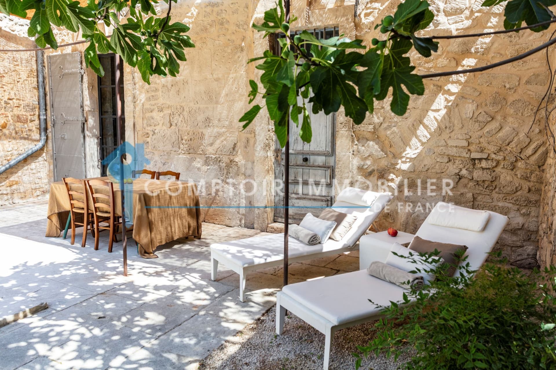 Exceptional Private Mansion With 11 Suites And Landscaped Garden 4