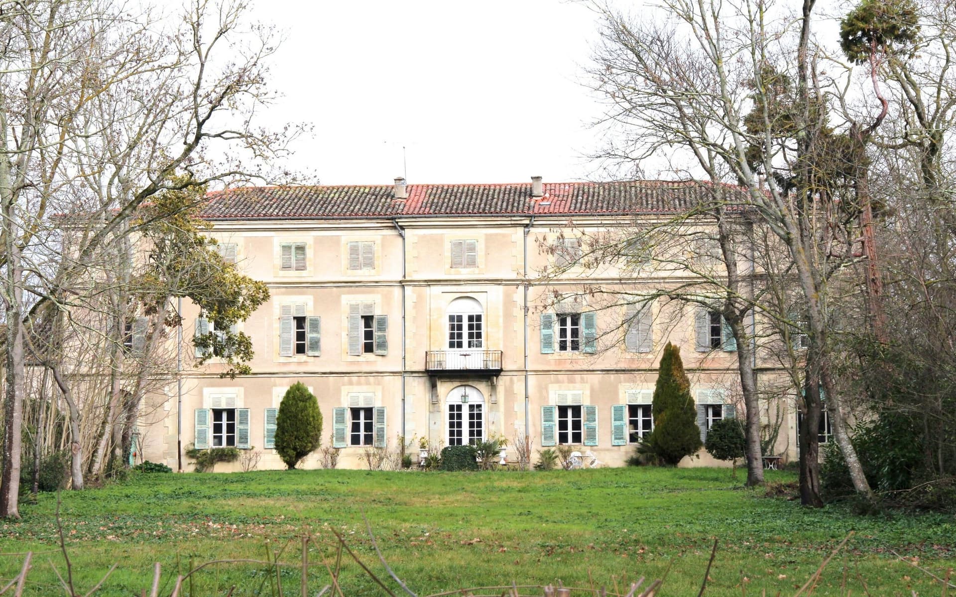 16th Century Château With 840 Sqm Living Space And 5.7 Hectares Of Park — Château for sale in Languedoc Roussillon, France