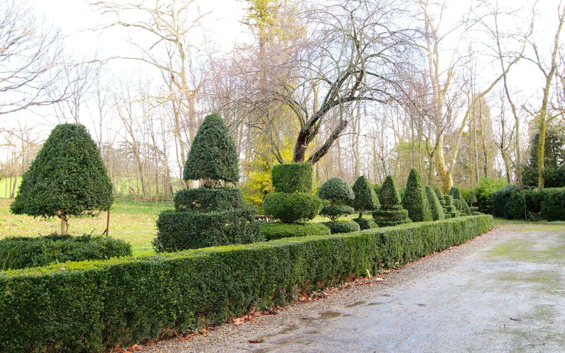 16th Century Château With 840 Sqm Living Space And 5.7 Hectares Of Park 2