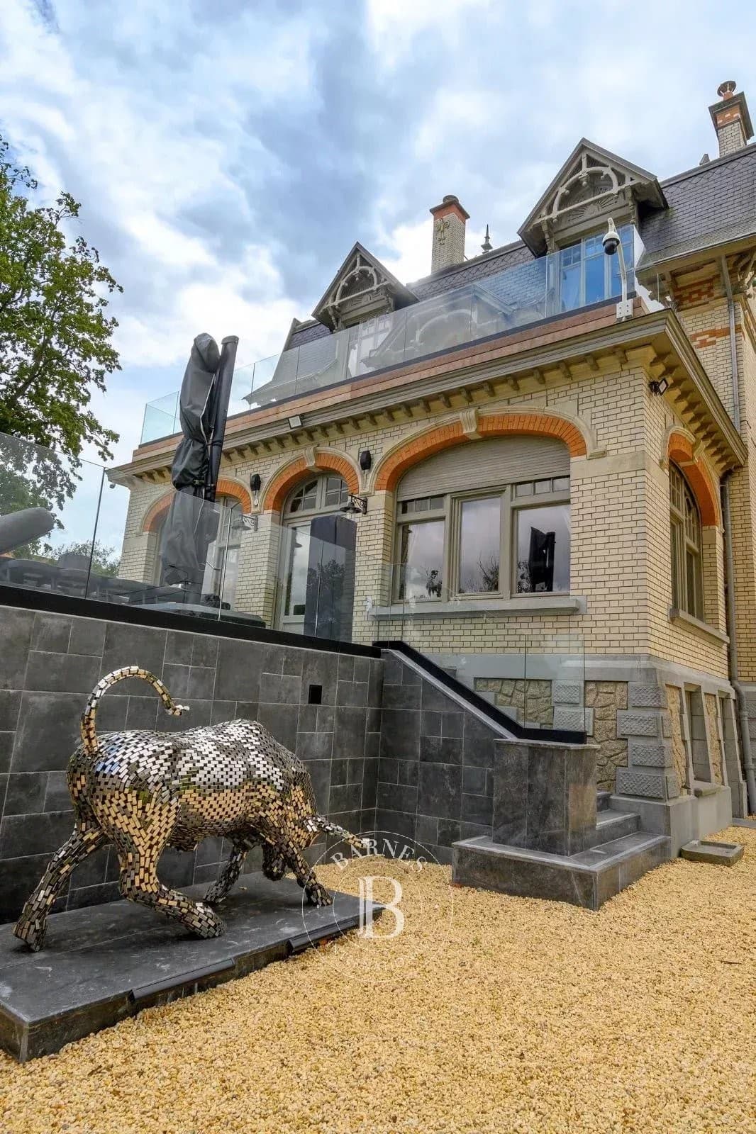 Elegant Castle With Swimming Pool