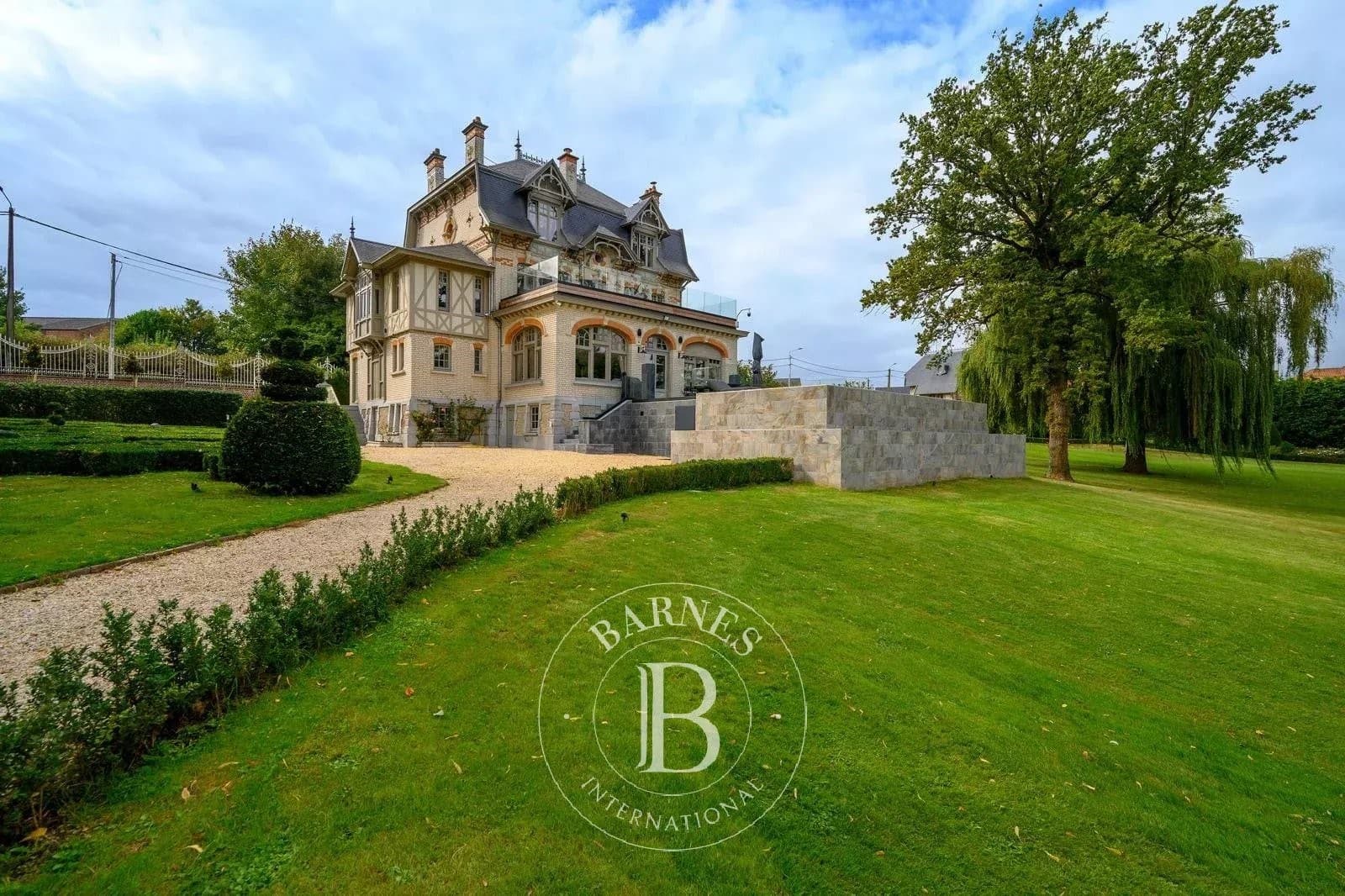 Elegant Castle With Swimming Pool 2