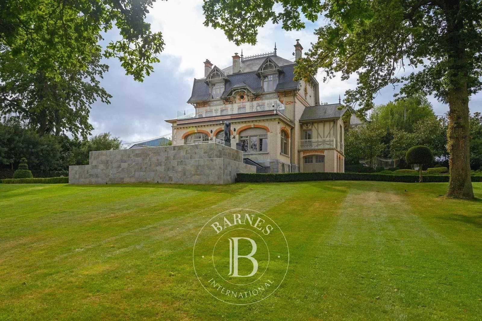 Elegant Castle With Swimming Pool 3