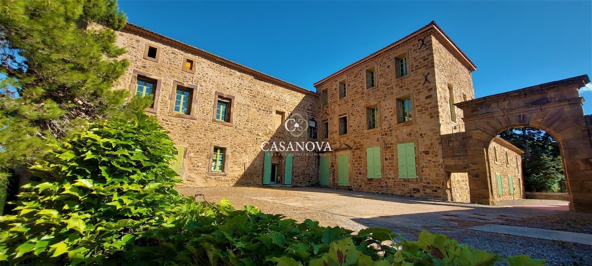 Unique Château With Reception Facilities And 3 Hectares Of Parkland