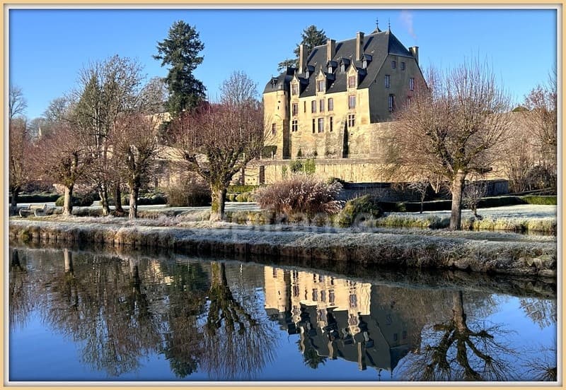 Exceptional Château with 15 Bedrooms and Remarkable Gardens 4