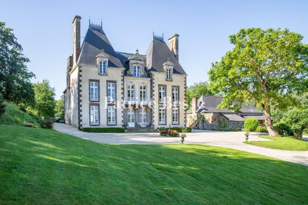18th Century Château With 25 Hectares Of Grounds And Lakes
