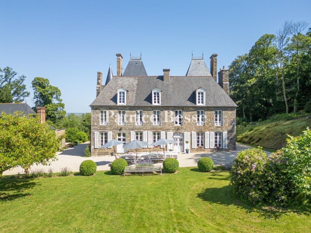 18th Century Château With 25 Hectares Of Grounds And Lakes 2