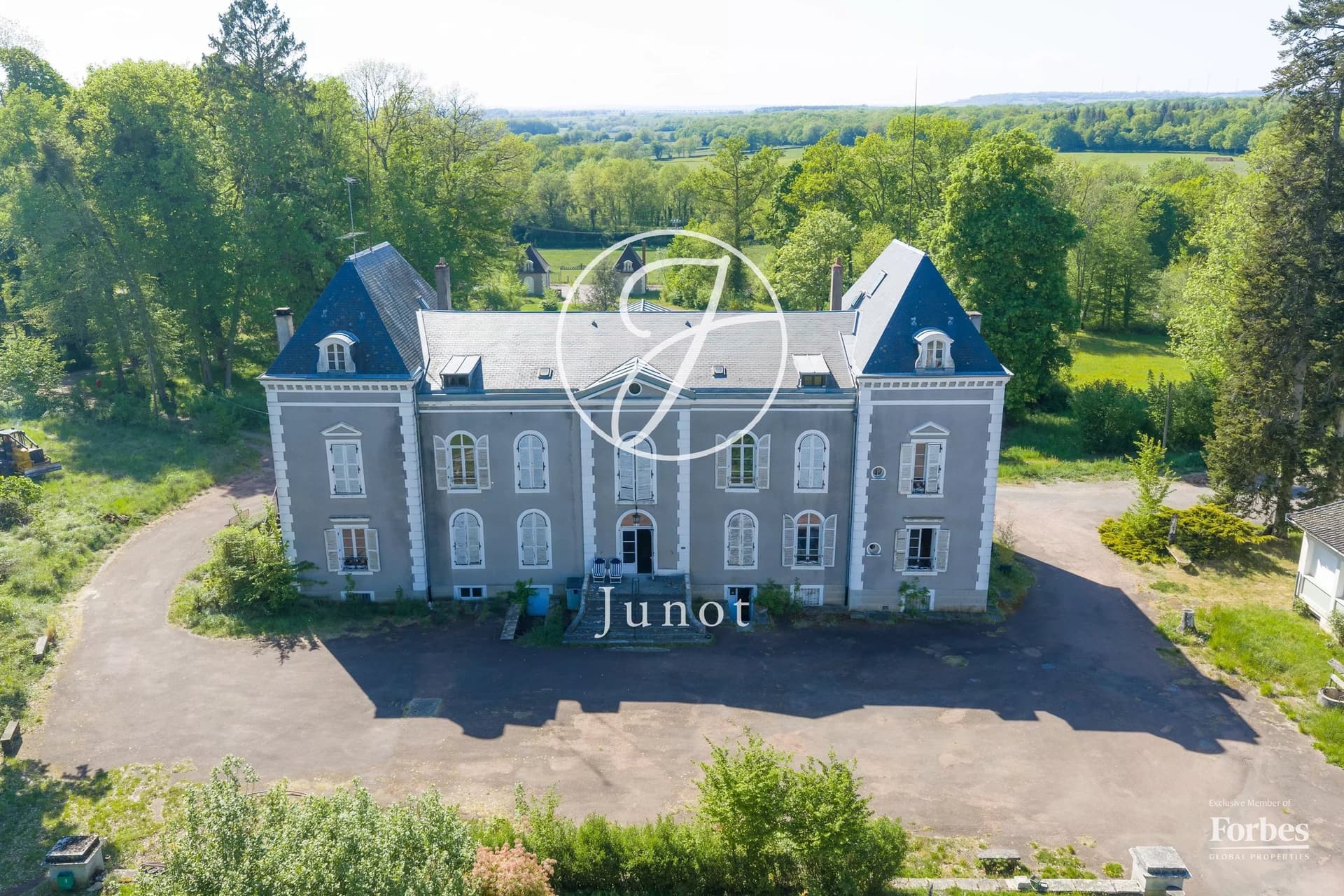 Château Autun 836.1 Sqm 30 Rooms