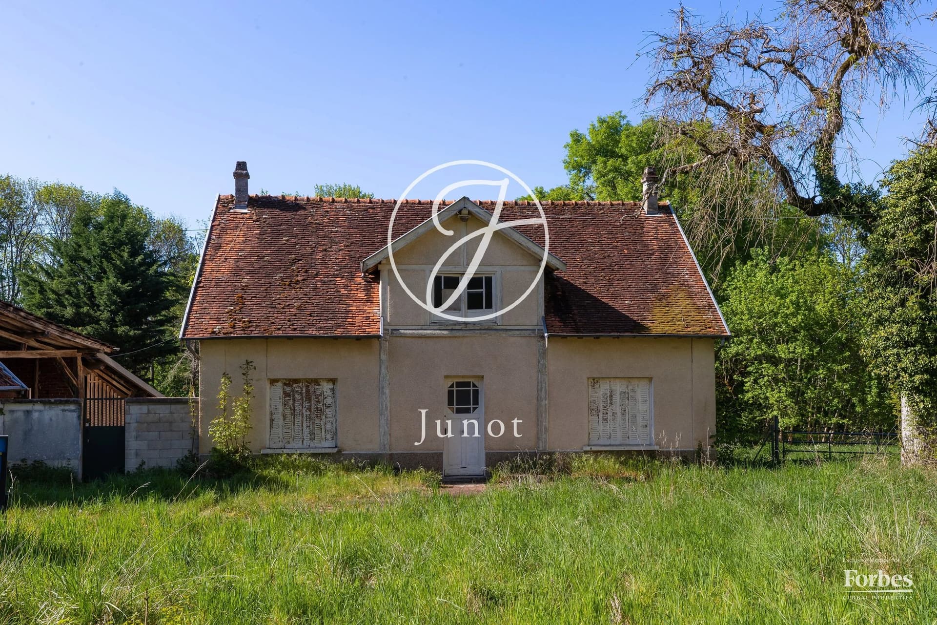 Château Autun 836.1 Sqm 30 Rooms 2