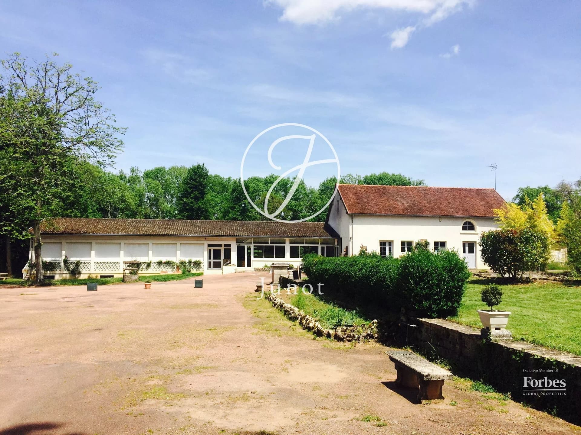 Château Autun 836.1 Sqm 30 Rooms 3