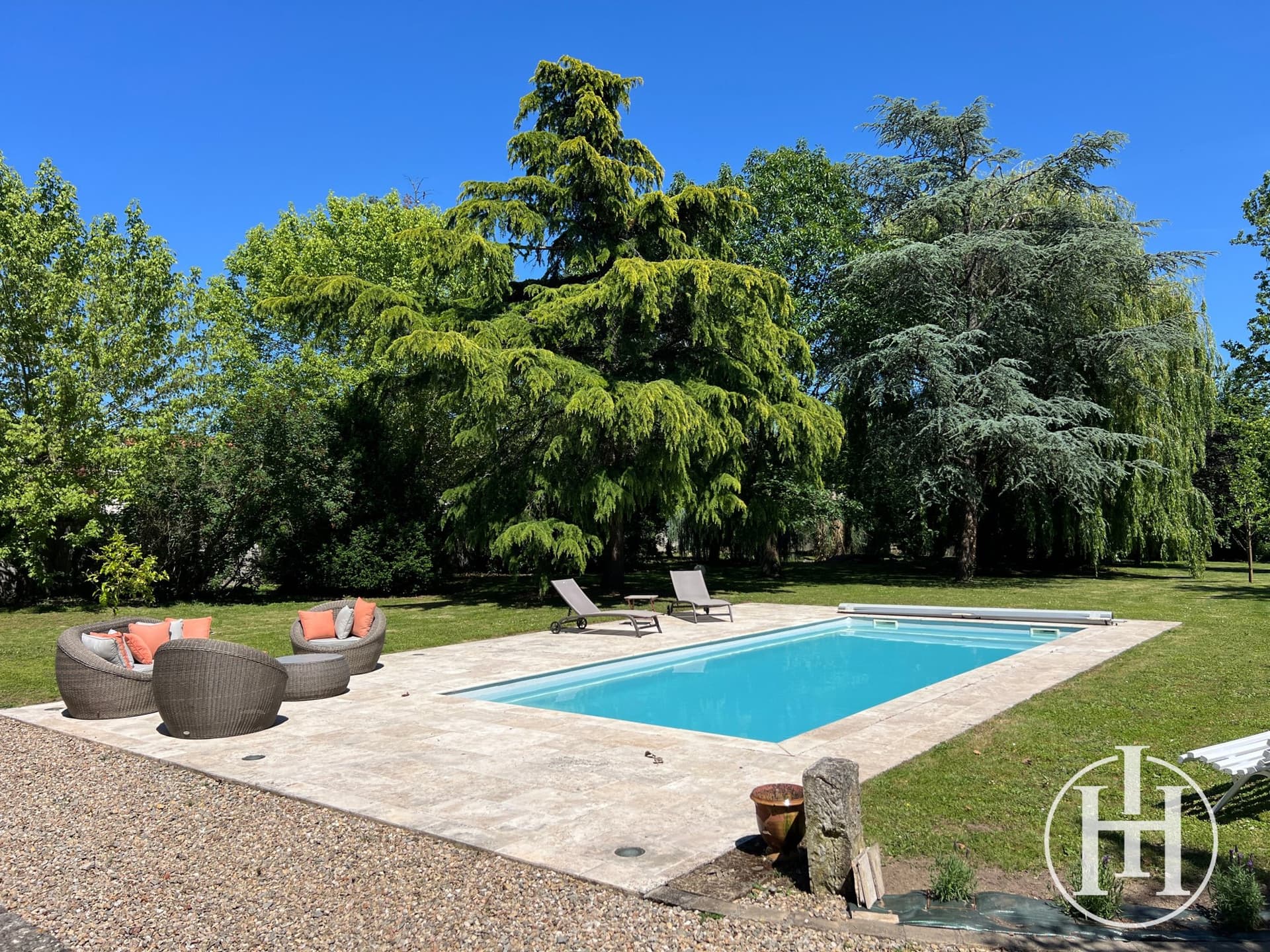 Elegant Residence With Swimming Pool And Wooded Grounds 2