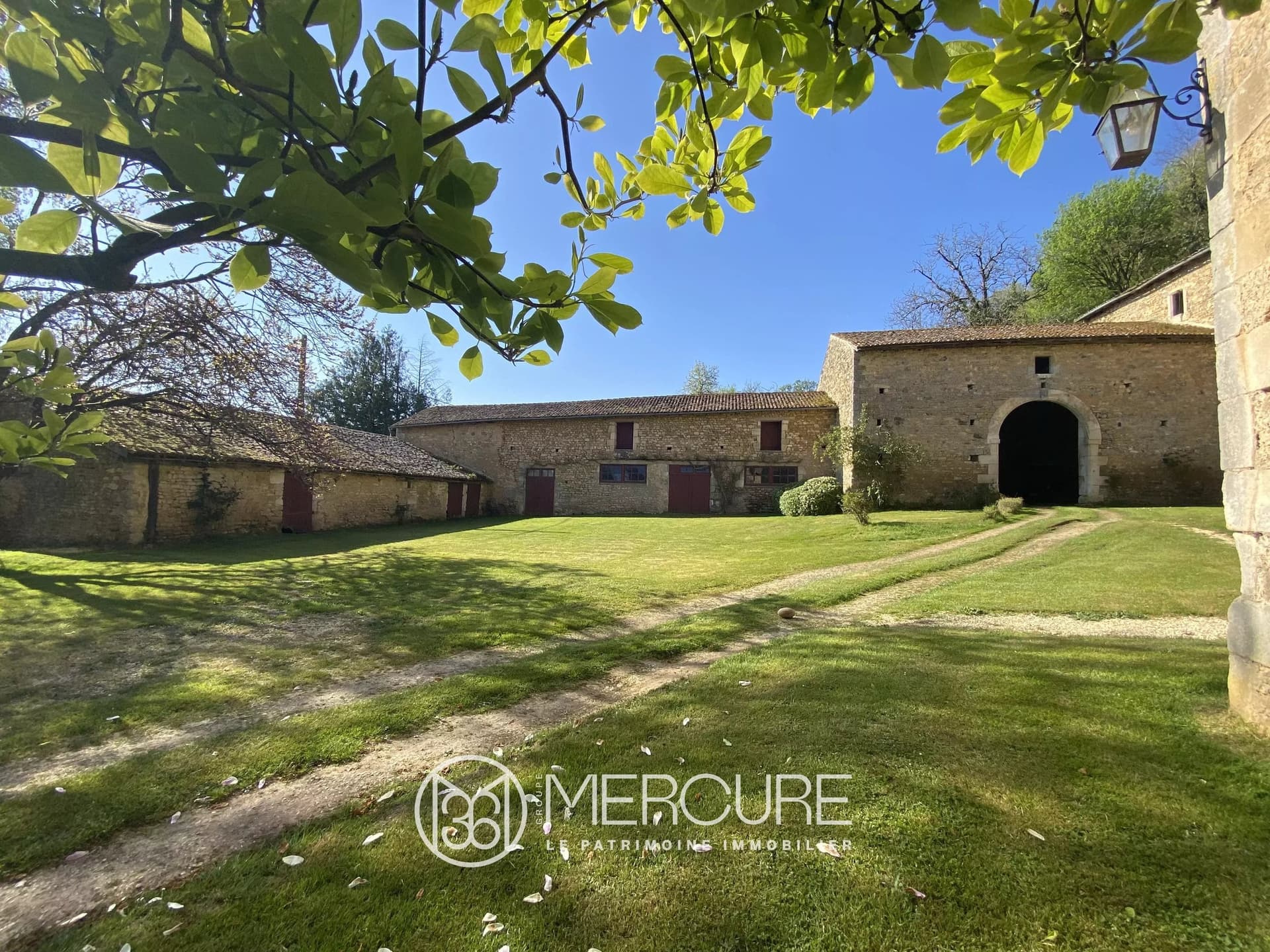 Historic 15th-16th Century Château With Extensive Outbuildings 3