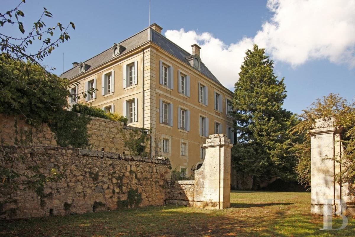 Elegant 19th Century House With Swimming Pool And Italian-style Garden 2