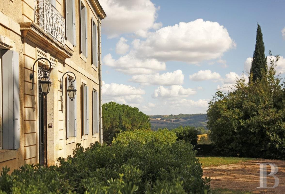 Elegant 19th Century House With Swimming Pool And Italian-style Garden 4
