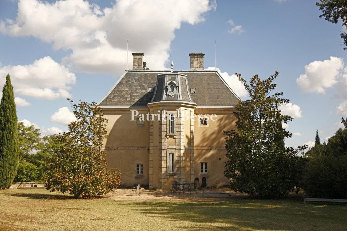 Elegant 19th Century House With Swimming Pool And Italian-style Garden 5