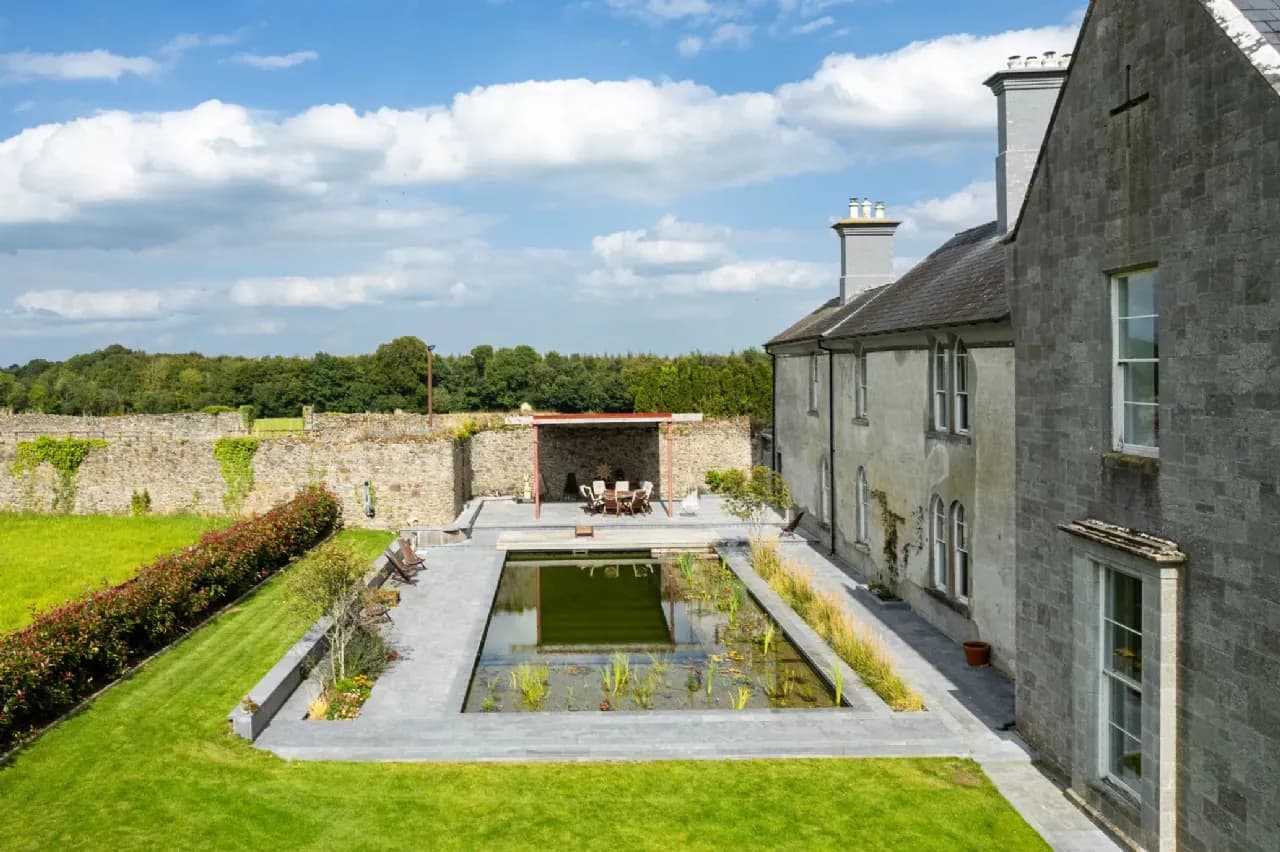 Stunning Jacobean-Style Residence With Equestrian Facilities And Natural Pool 2