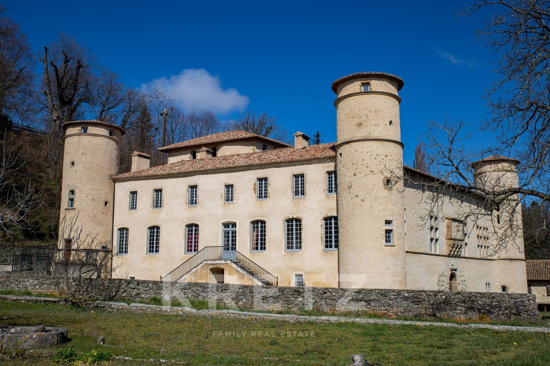 Exceptional Restored Castle with Panoramic Views 3