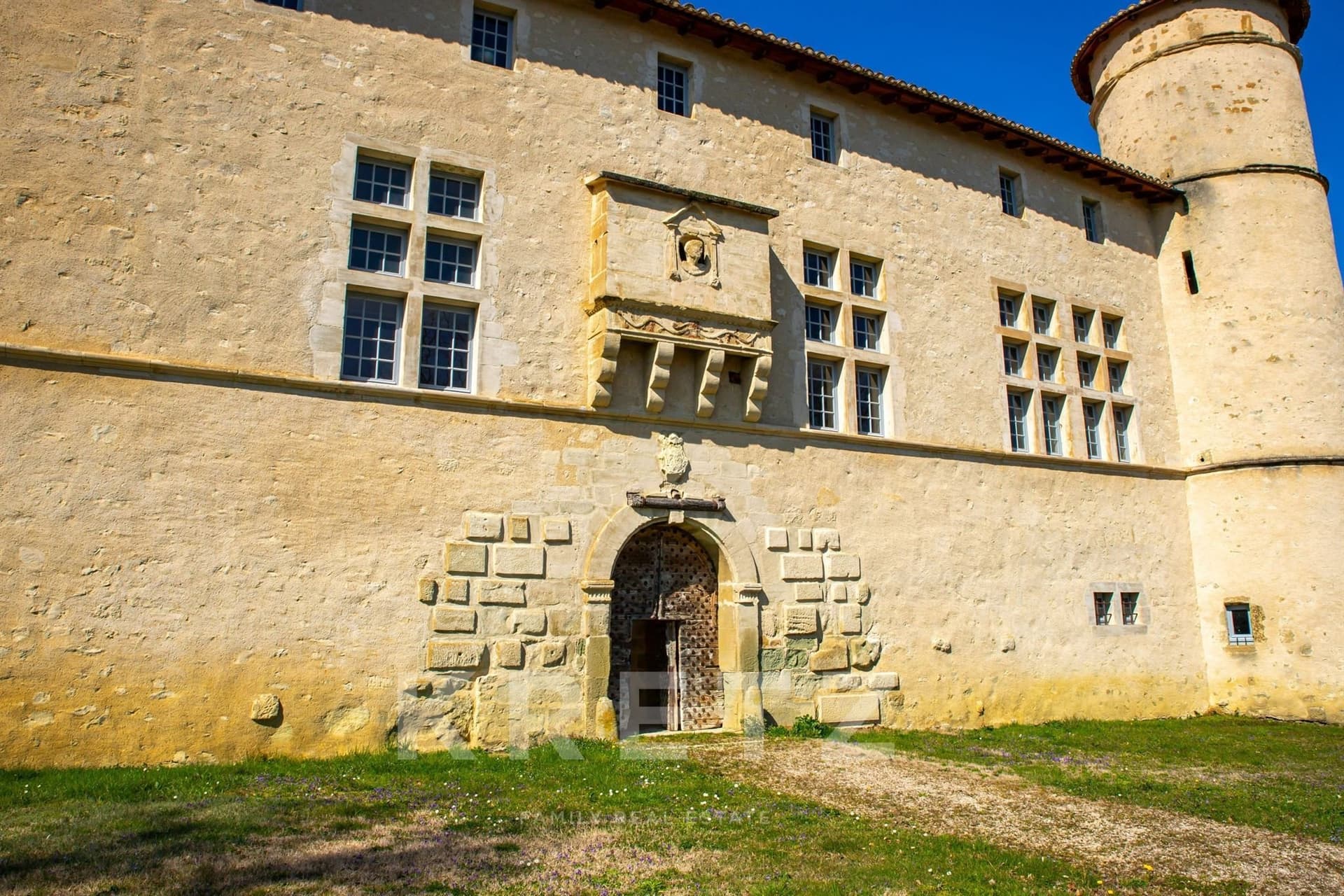 Exceptional Restored Castle with Panoramic Views 5