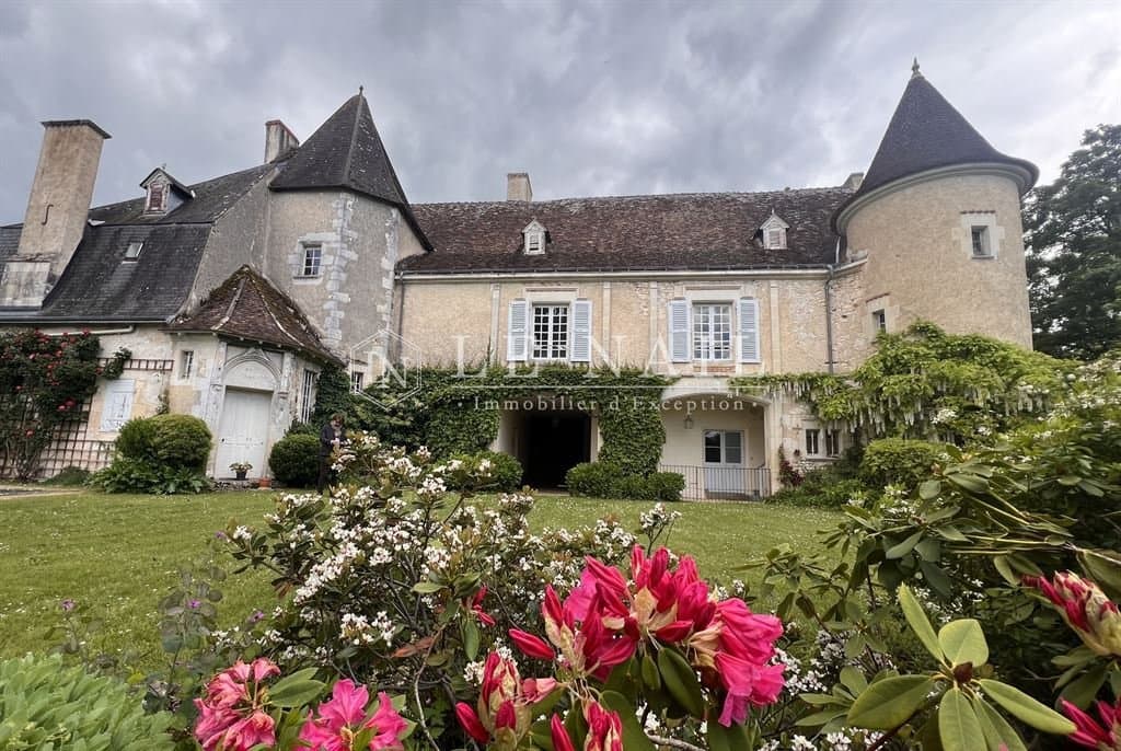 Historic Château With 6 Bedrooms And 13th Century Dungeon 2