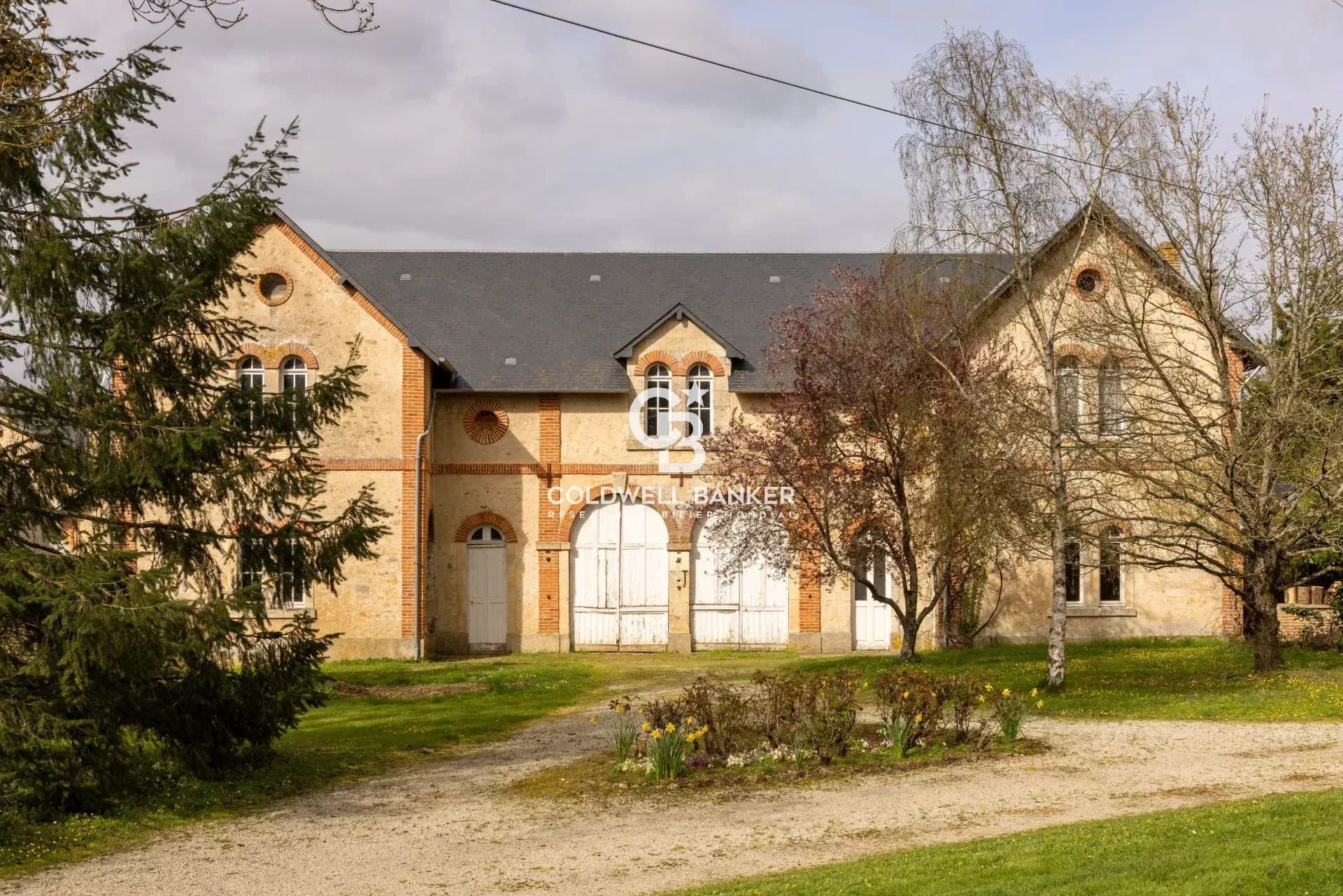 Elegant 19th Century Château With 10 Bedrooms And Tennis Court 2