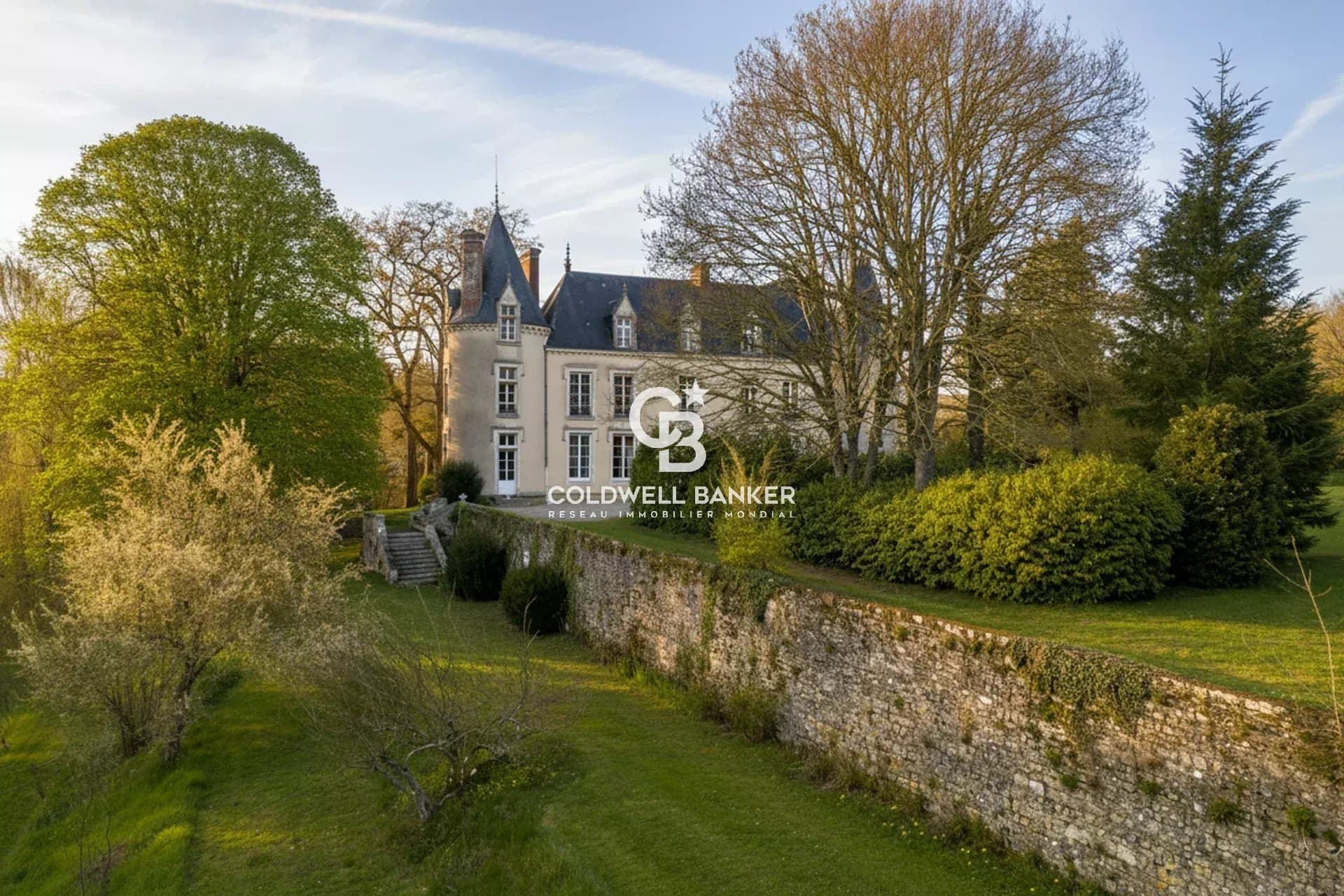 Elegant 19th Century Château With 10 Bedrooms And Tennis Court 4