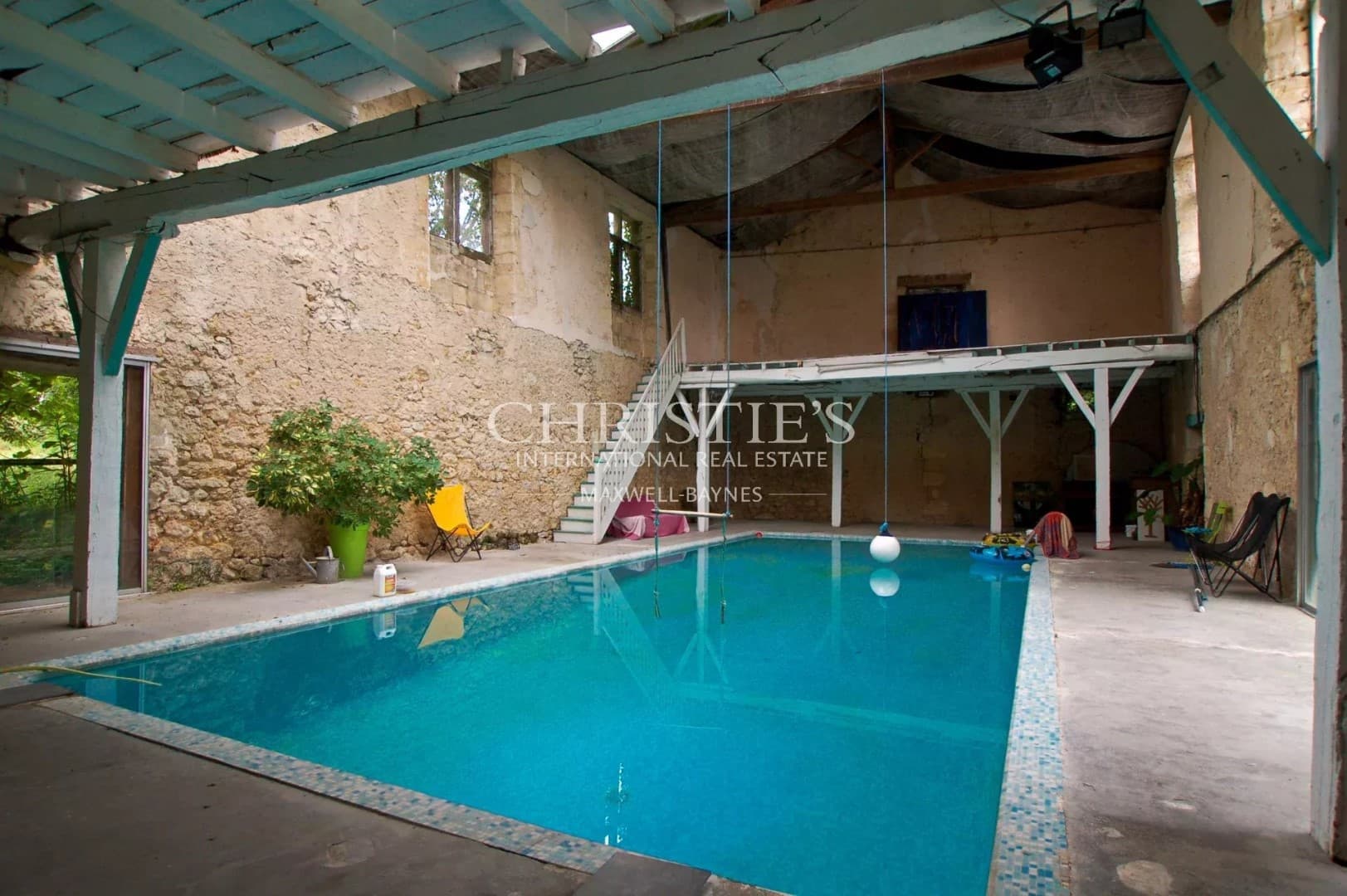 Historic 16th Century Château With Pool And Outbuildings 2