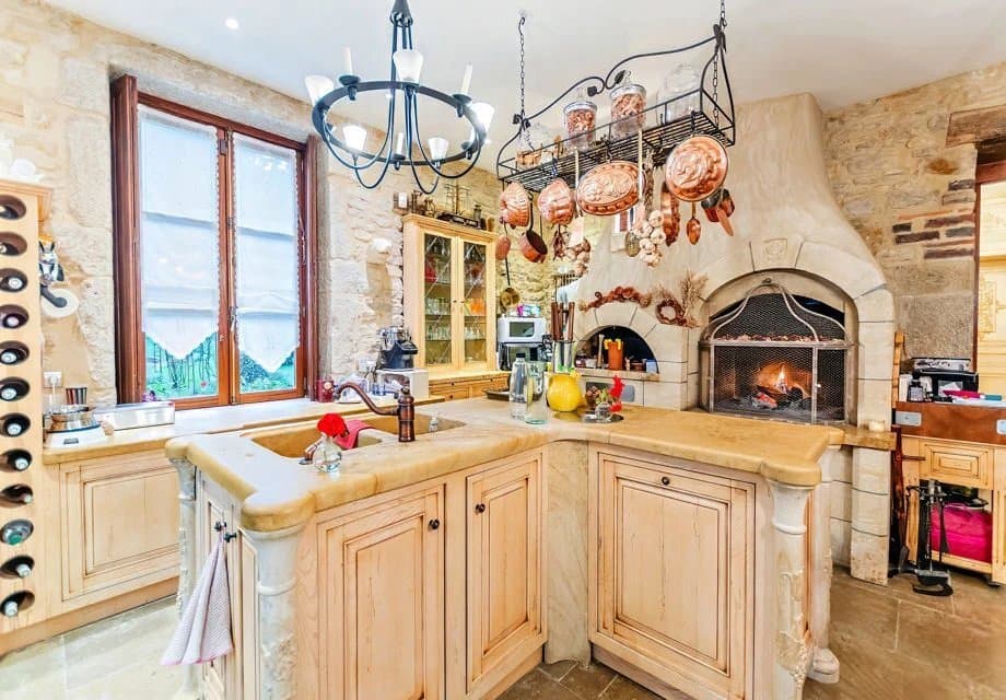 Exceptional 16th Century Château With Extensive Parkland 5