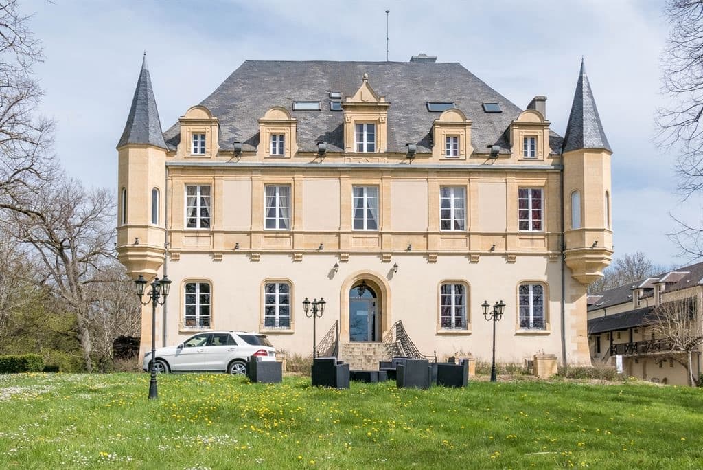 Stunning Château with 15 Bedrooms and Extensive Grounds