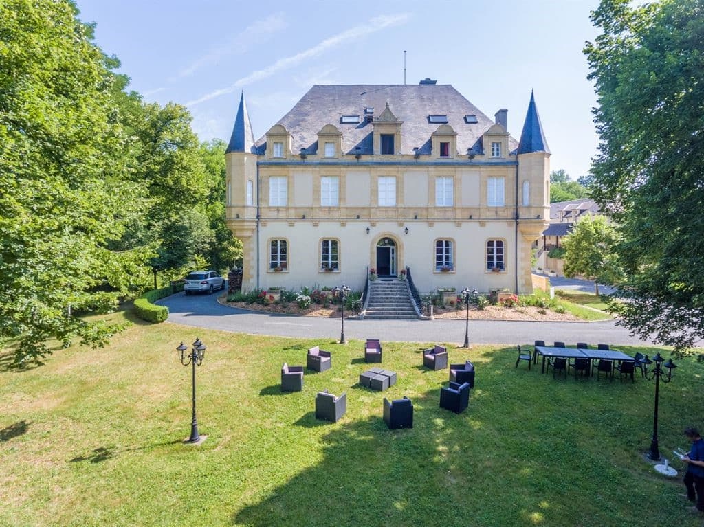 Stunning Château with 15 Bedrooms and Extensive Grounds 2