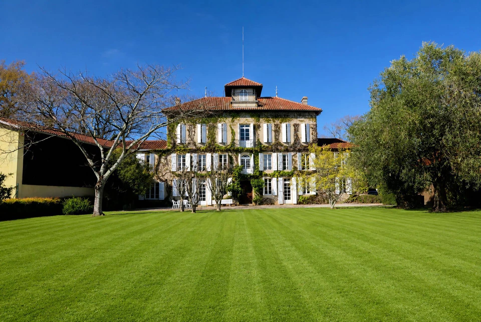 Charming Estate With Guest House And Swimming Pool In Gers — in Gers, France