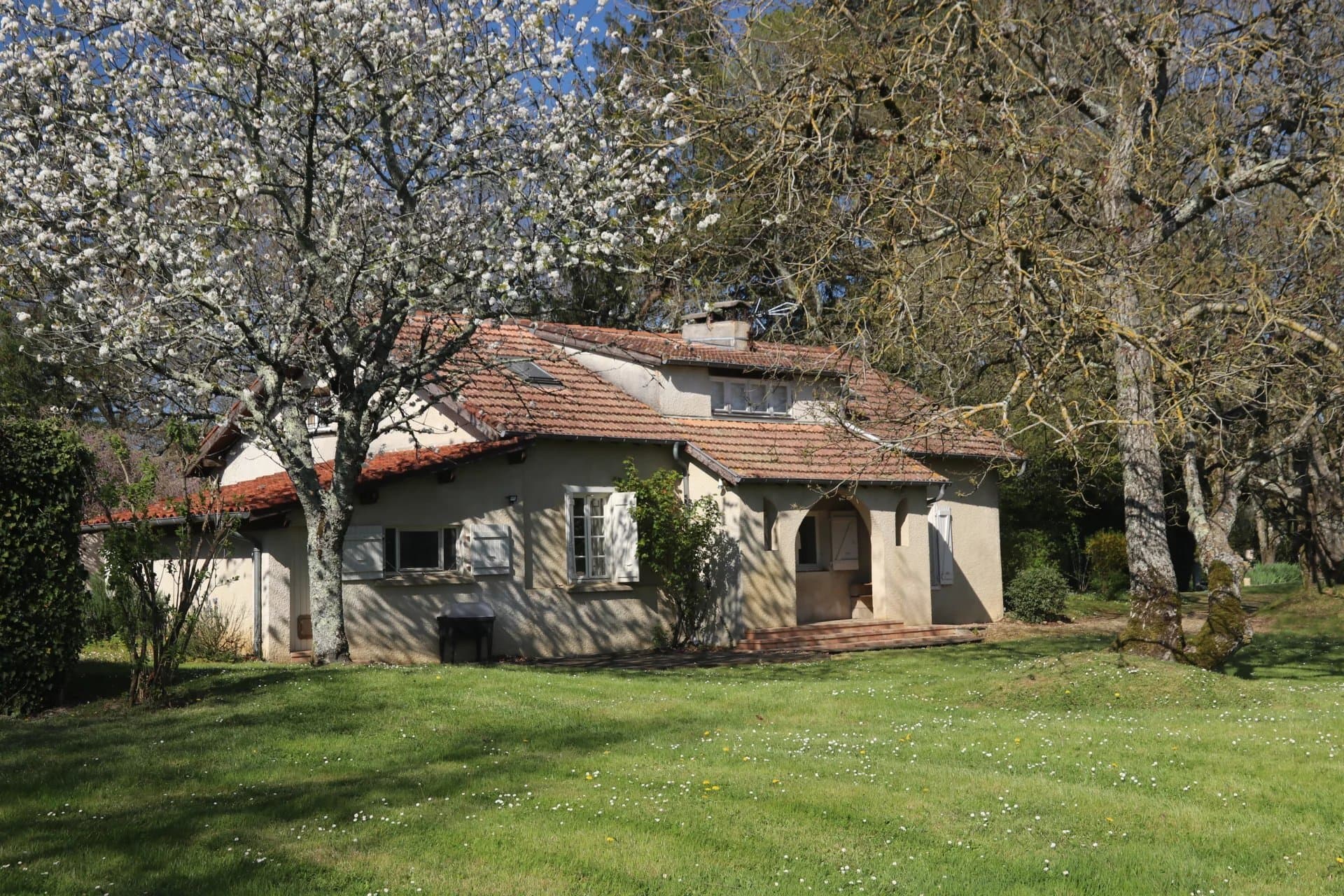 Charming Estate With Guest House And Swimming Pool In Gers 5