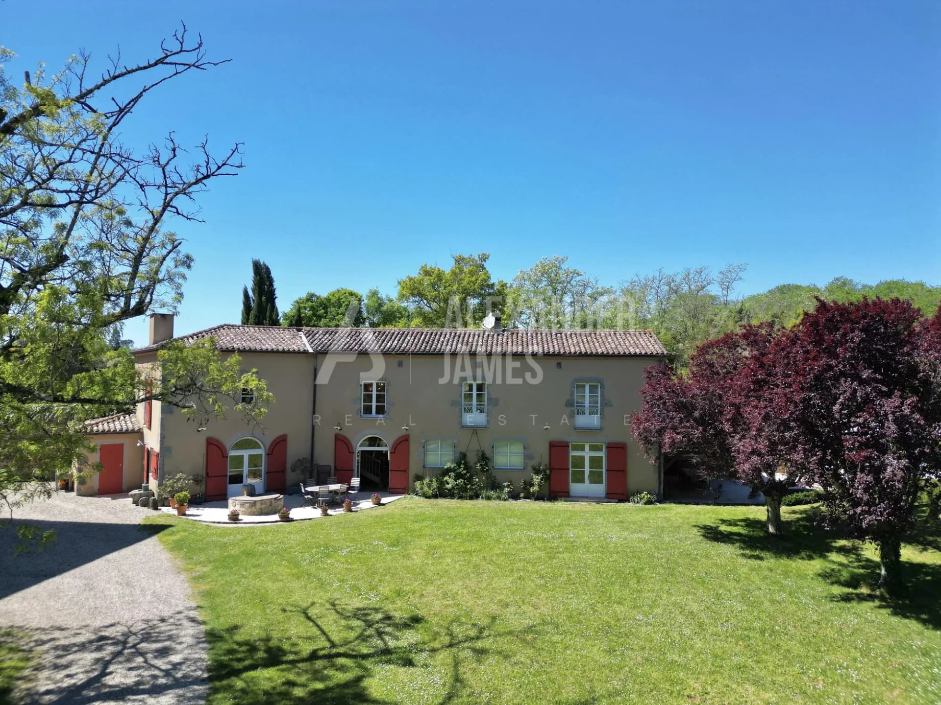 Renovated Château With Guest House And Swimming Pool Set In 35 Hectares 2