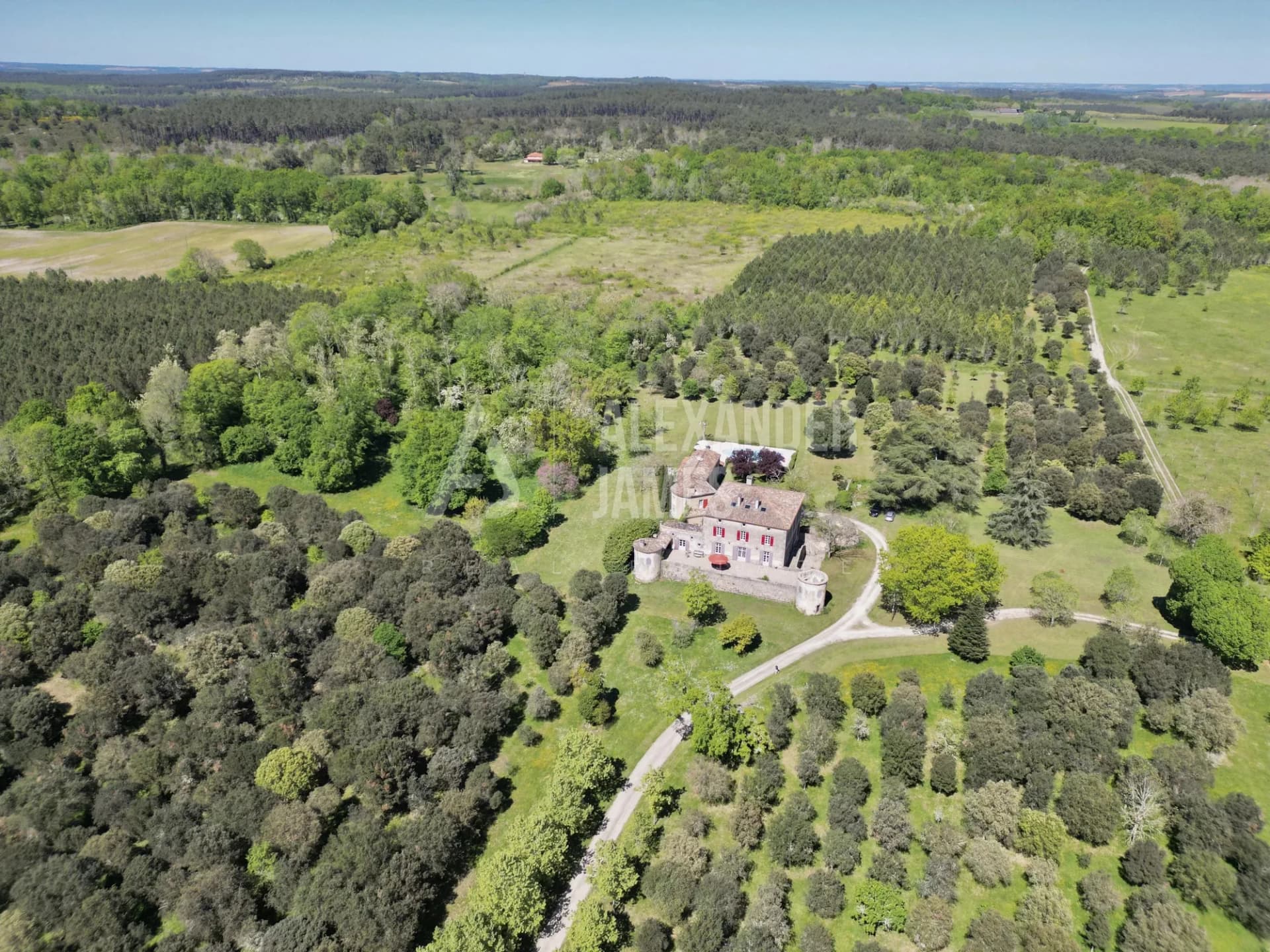Renovated Château With Guest House And Swimming Pool Set In 35 Hectares 4