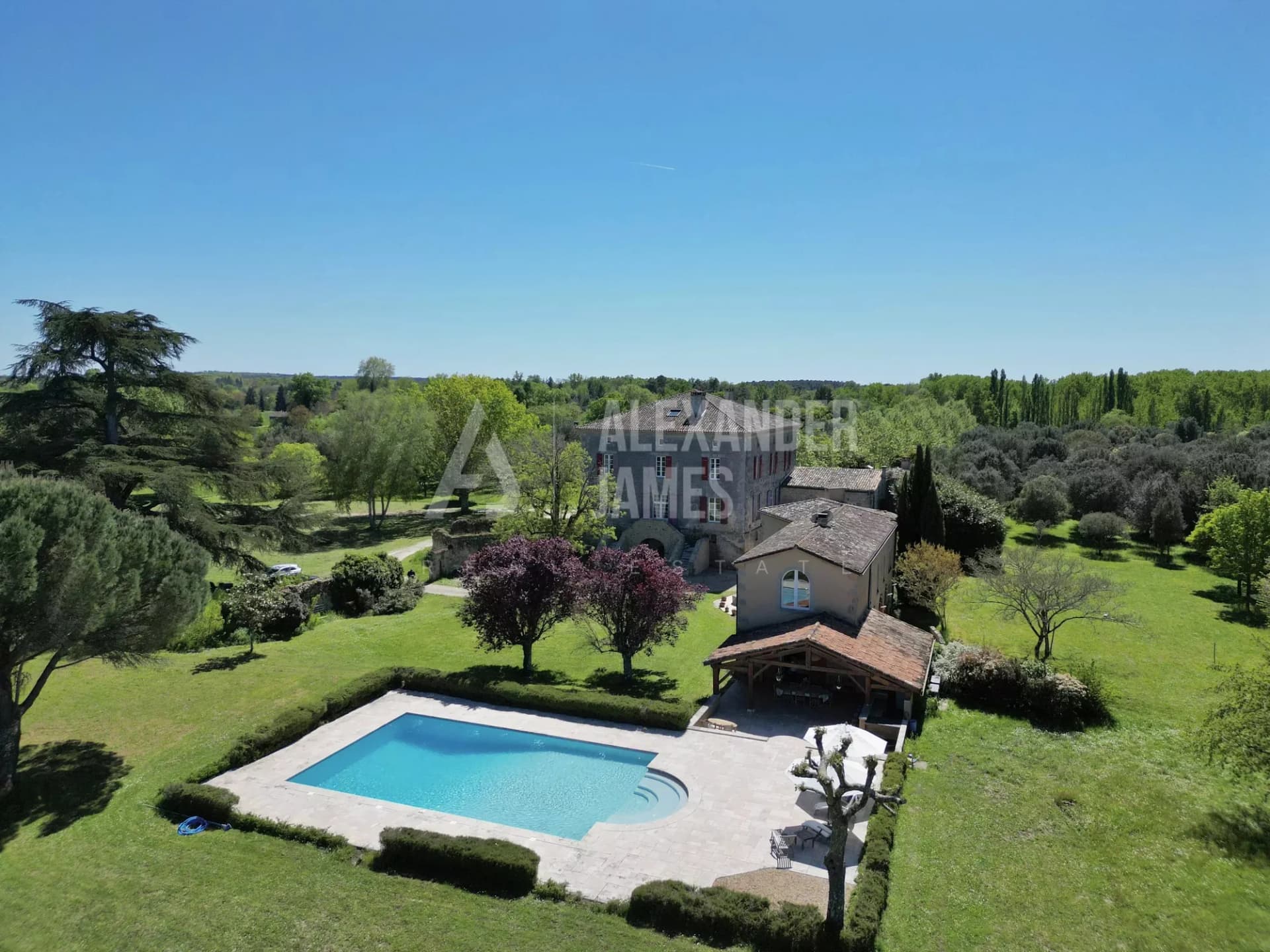 Renovated Château With Guest House And Swimming Pool Set In 35 Hectares 5