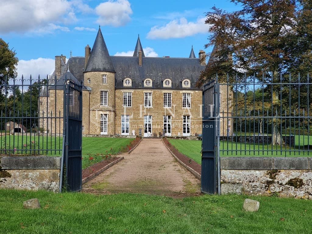 Historic Château with Extensive Estate and Outbuildings 4