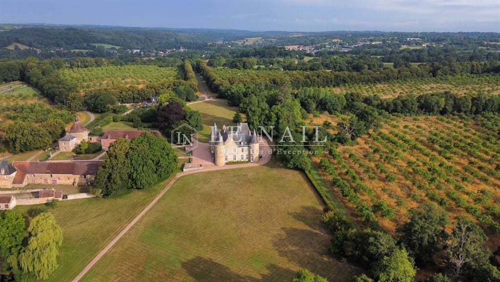 Historic Château with Extensive Estate and Outbuildings 5