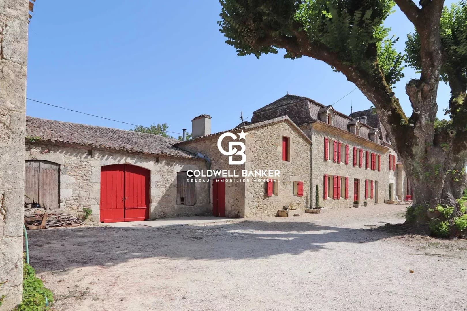 Secluded Château With Extensive Grounds And Outbuildings 2