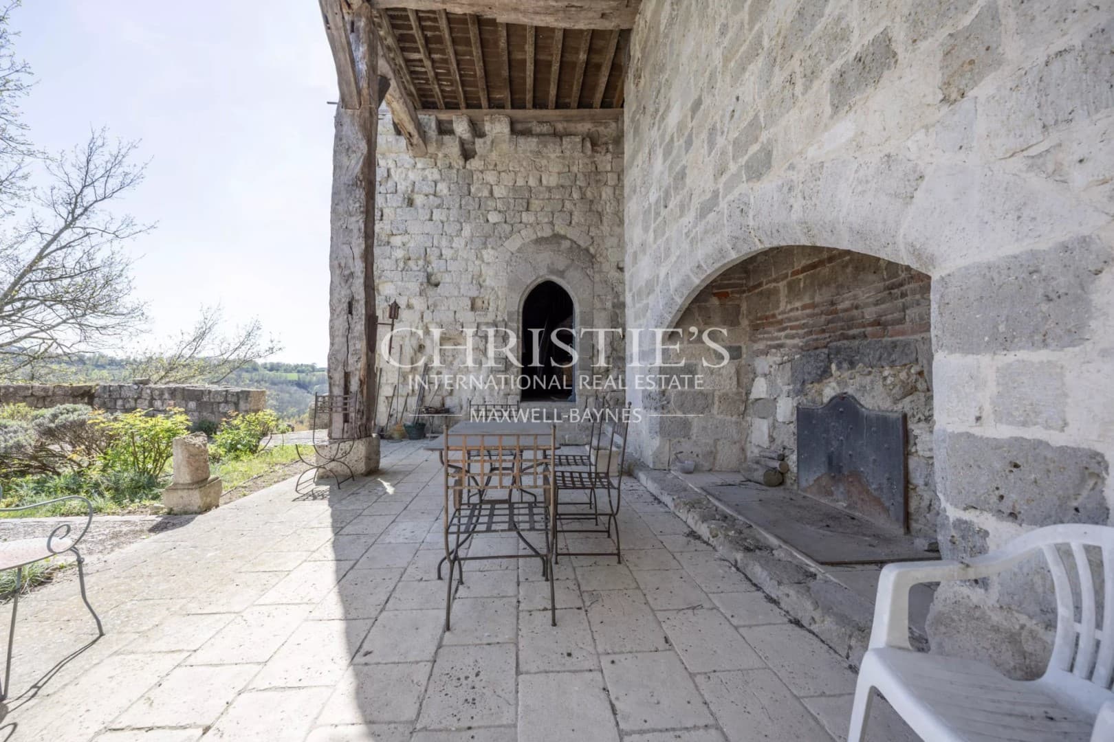 Historic Château with Expansive Grounds and Stunning Views 5
