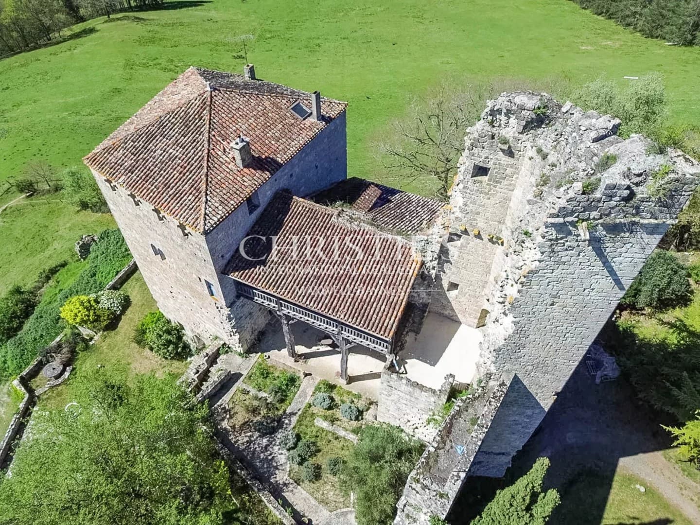 Historic Château with Expansive Grounds and Stunning Views 4