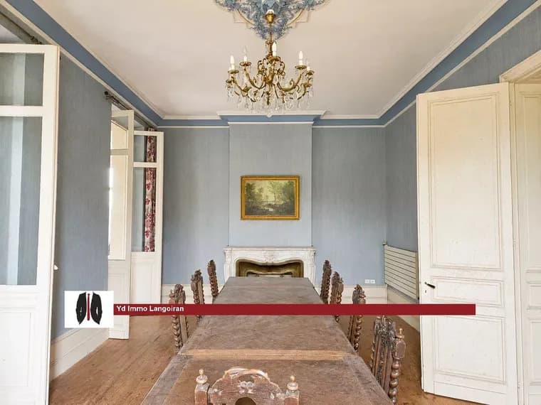 Elegant Bordeaux-Style Château With 7 Bedrooms And Event Potential 4
