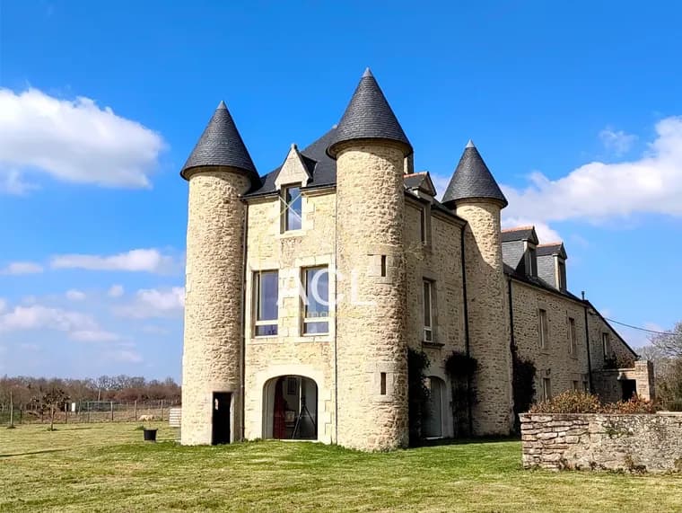 Majestic 17th Century Castle With Breathtaking Lake Views