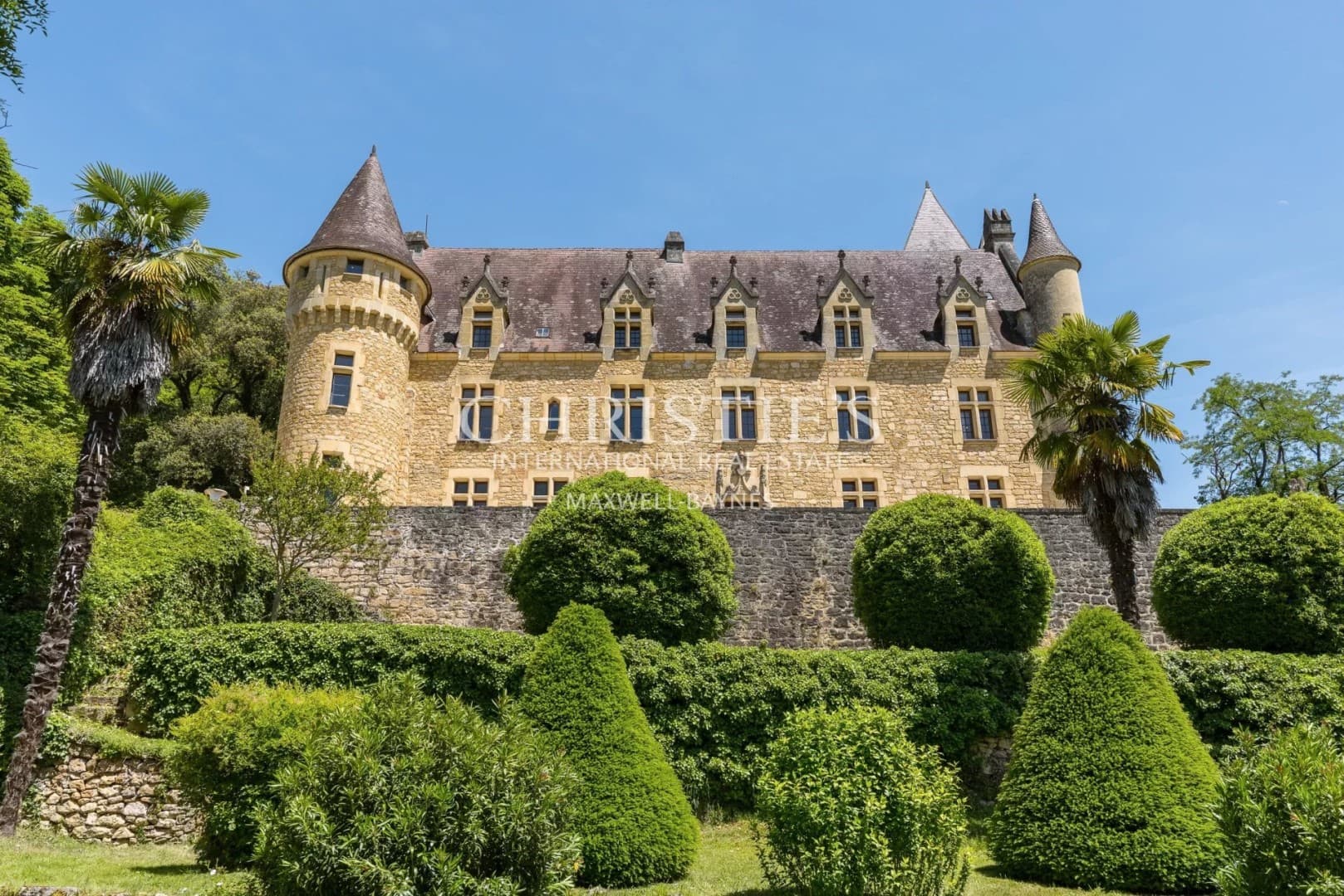 Exceptional Château With Panoramic Views And Luxury Amenities 2