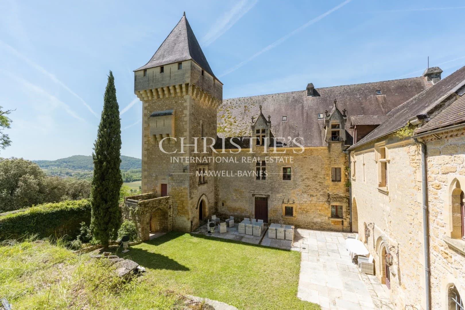 Exceptional Château With Panoramic Views And Luxury Amenities 3